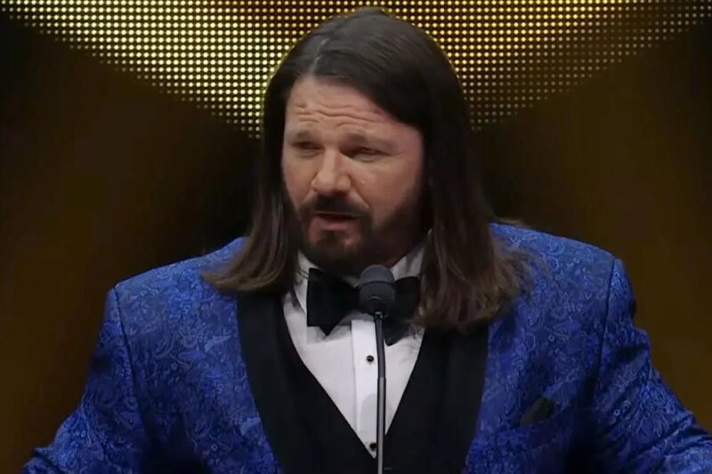 WWE: Atual campeão da WWE chama AJ Styles de “pai”
