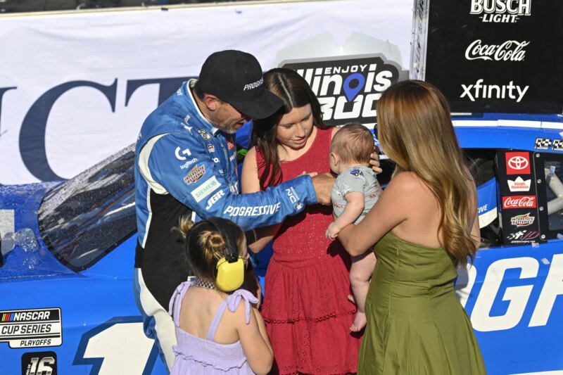 “Você não deveria crescer”: a noiva de Denny Hamlin compartilha uma mensagem sincera no primeiro aniversário do filho Jameson