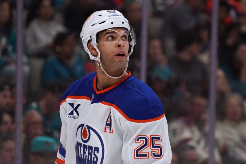 Os fãs da NHL reagem quando Darnell Nurse, dos Oilers, envia um pedido de troca