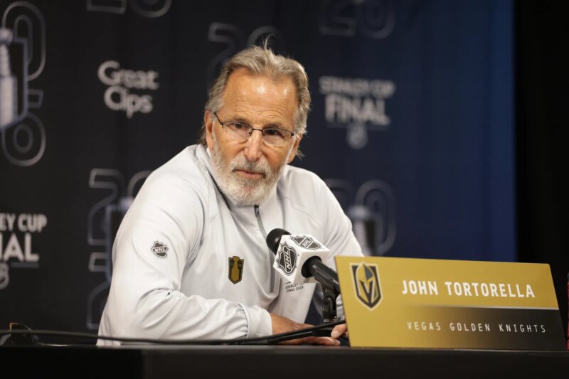 John Tortorella deixa roupas em Raleigh enquanto promete o retorno do Jogo 7 dos Golden Knights