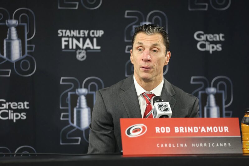 Rod Brind’Amour, do Hurricanes, aproveita a lição da Stanley Cup de 2006 antes do jogo 6