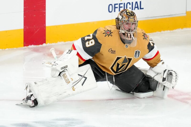 Wayne Gretzky apóia Carter Hart apesar das críticas recentes