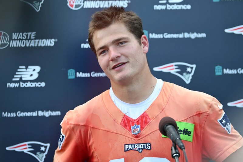“Bradyn Swinson deve ter sido RIPPED”: fãs da NFL indignados quando Drake Maye caiu no chão após colidir com Patriots LB durante OTAs