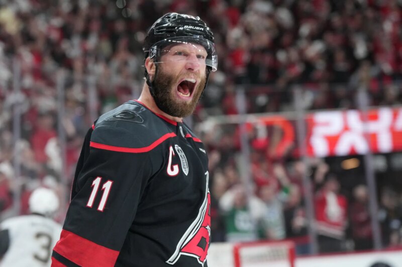 Jordan Staal, do Hurricanes, junta-se ao clube exclusivo da final da Stanley Cup com uma sequência histórica de gols