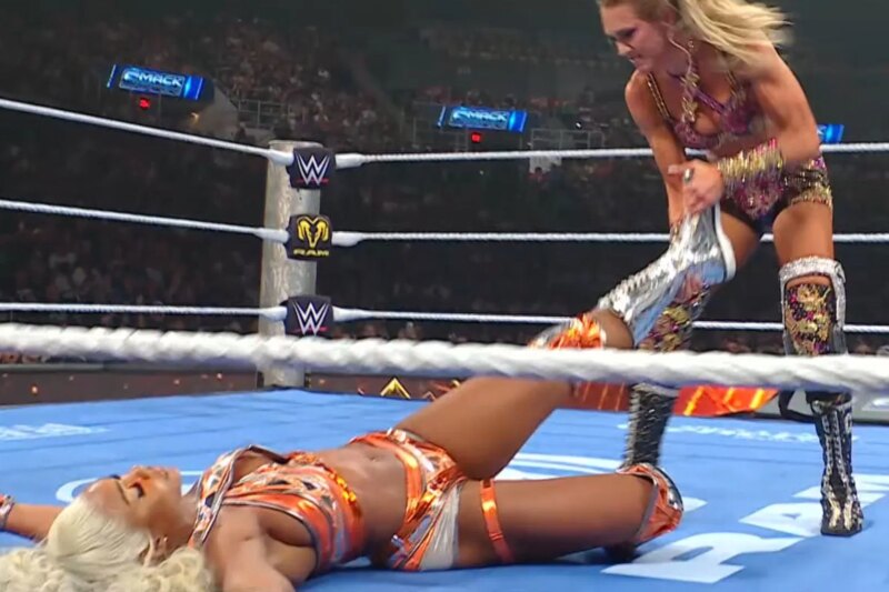 QUEBRANDO: Jade Cargill sofre acidente no guarda-roupa durante o WWE SmackDown após as ações de Charlotte Flair