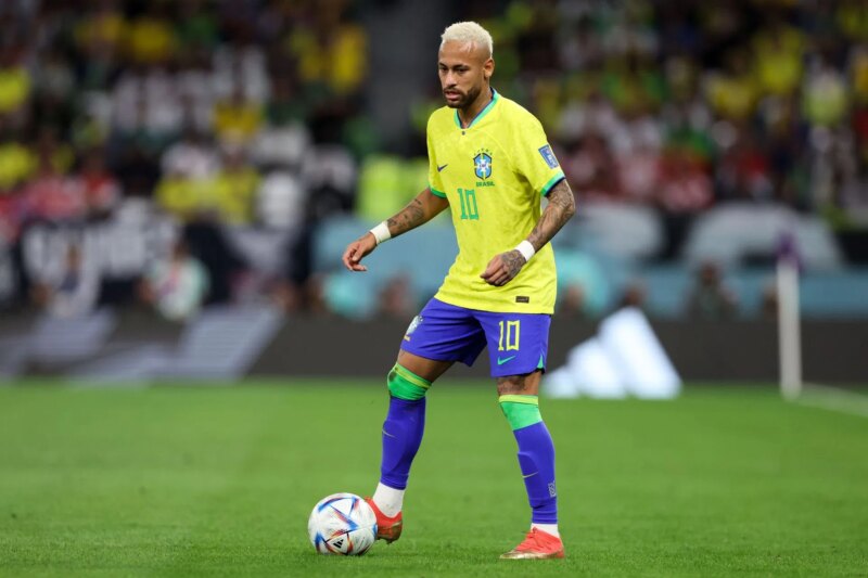 O astro brasileiro Neymar pode ficar afastado por um longo período da Copa do Mundo FIFA de 2026, conforme surgirem as últimas atualizações sobre lesões: Relatórios