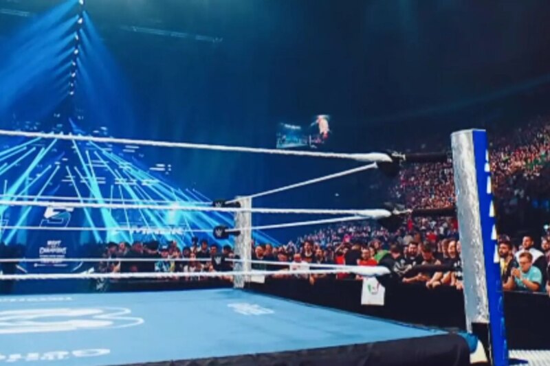 2 lendas finalmente se reúnem após 12 anos no WWE SmackDown