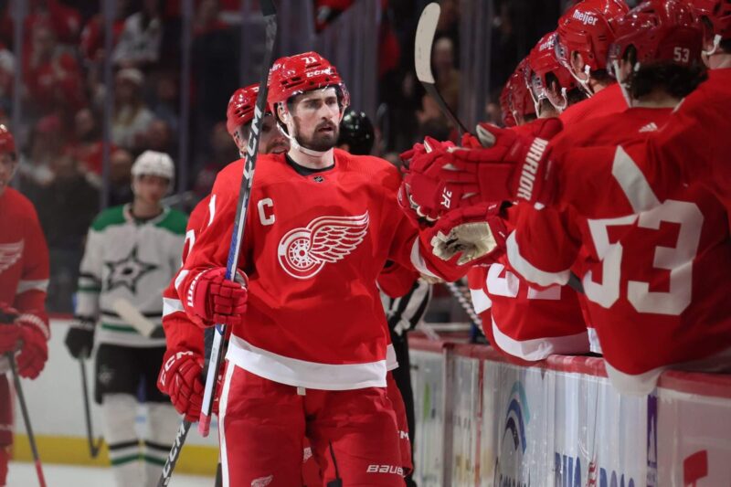 Rumores da NHL: expansão da lista comercial de Larkin, além das últimas novidades sobre Matthews, Werenski, Tuch, Lee e mais