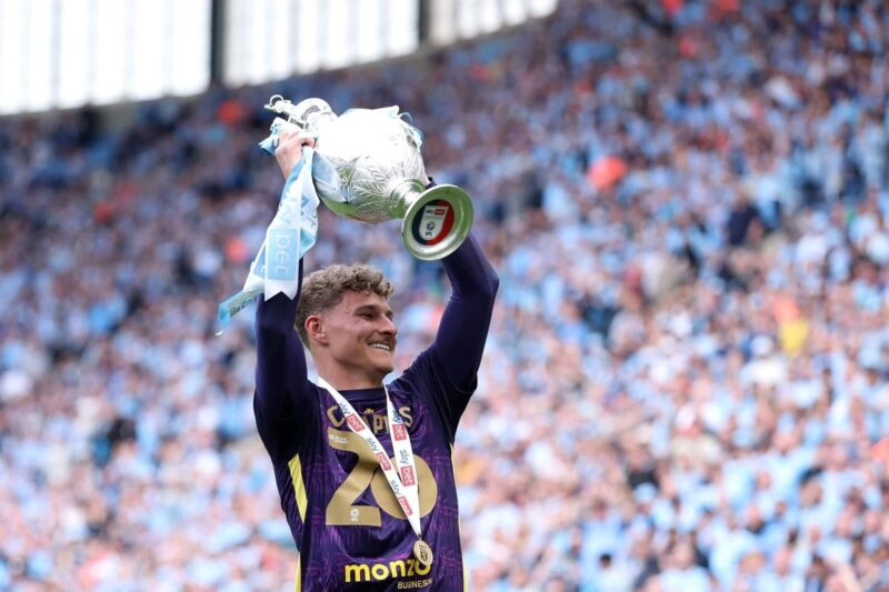 Brighton rejeita oferta de Coventry por Carl Rushworth