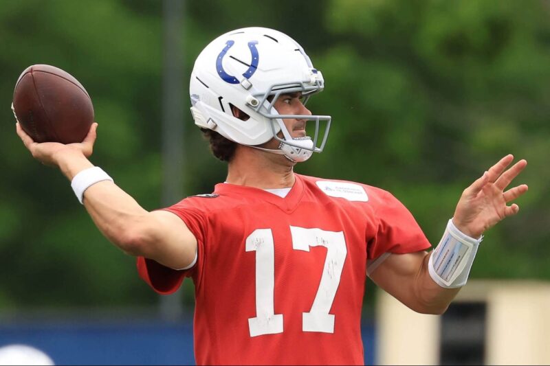 A recuperação de Daniel Jones continua no bom caminho; os Colts trocarão Anthony Richardson durante o acampamento?