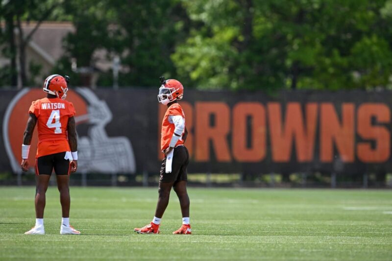 Os Browns terminam a entressafra da mesma forma que começaram: sem QB titular