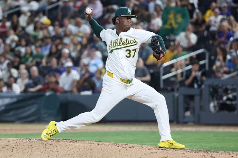 Reportagem do bullpen de beisebol fantástico com Elvis Alvarado e Anthony Bender