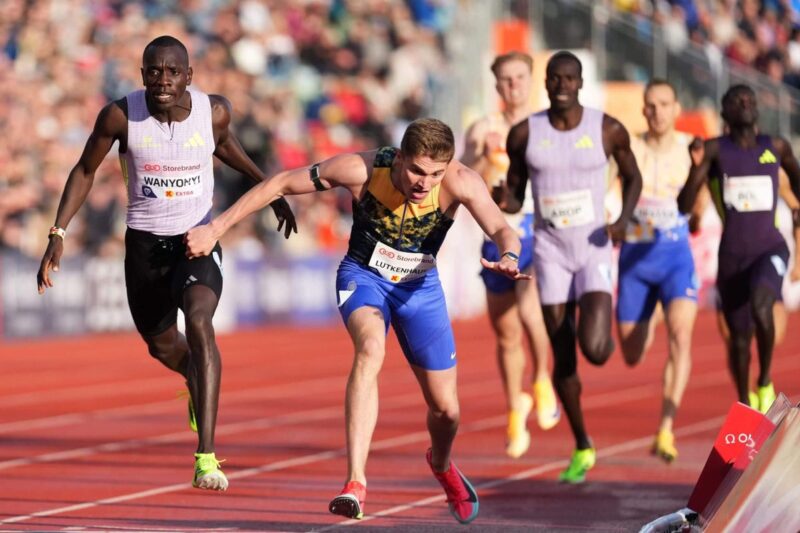 O adolescente americano Cooper Lutkenhaus corre os 800m como líder mundial para vencer o campeão olímpico