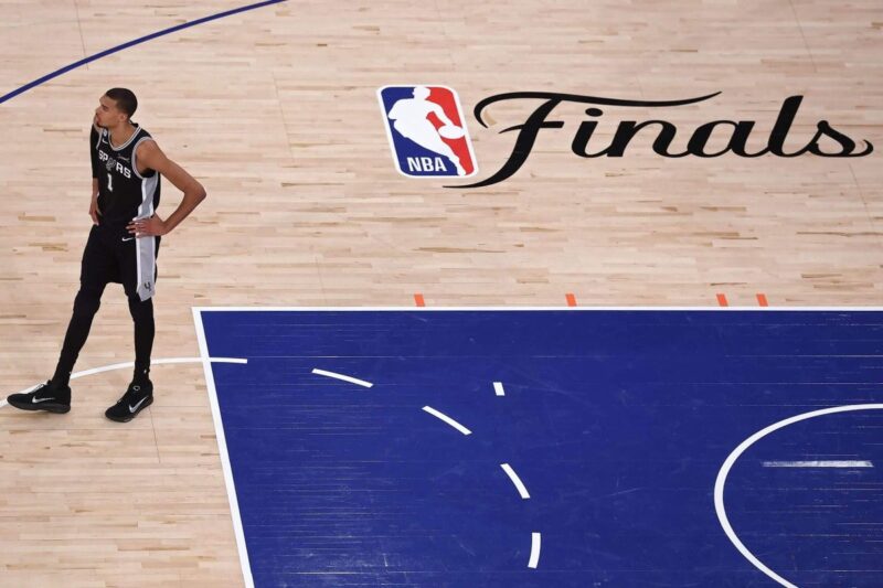 Os Spurs desperdiçam sua melhor chance de título com um colapso para sempre