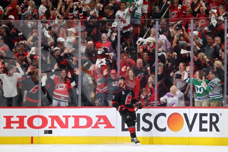 Quando os Carolina Hurricanes precisavam de uma estrela, Andrei Svechnikov finalmente parecia uma