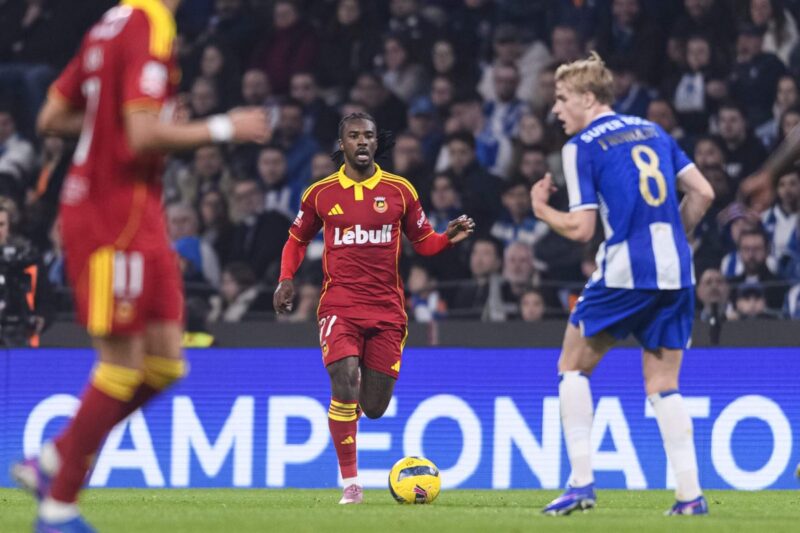 Omar Richards continua sendo jogador do Nottingham Forest. Apesar de não jogar pelo clube