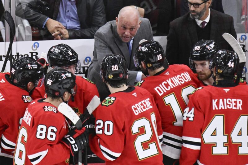 O técnico dos Blackhawks, Jeff Blashill, sobre os companheiros de linha de Connor Bedard, adicionando um defensor: Perguntas e Respostas, Parte 2