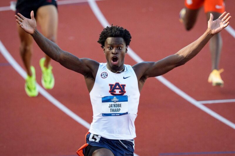 Ja’Kobe Tharp, de Auburn, quebra o recorde mundial em 110 barreiras nos campeonatos da NCAA