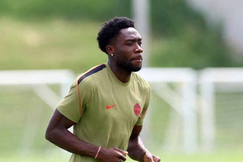 O astro canadense Alphonso Davies foi excluído da estreia da Copa do Mundo contra a Bósnia