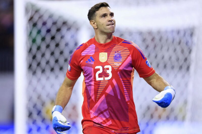 Argentina recebe atualização sobre a disponibilidade de Emi Martinez para o jogo de abertura da Copa do Mundo FIFA de 2026 contra a Argélia após lesão no dedo: Relatórios