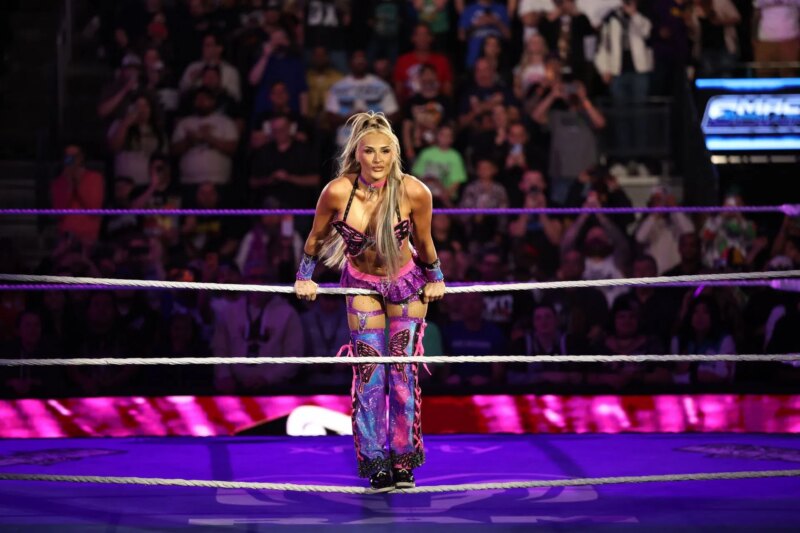 Os fãs da WWE enlouquecem depois que Tiffany Stratton é salva pela superestrela que recentemente passou por uma cirurgia cardíaca