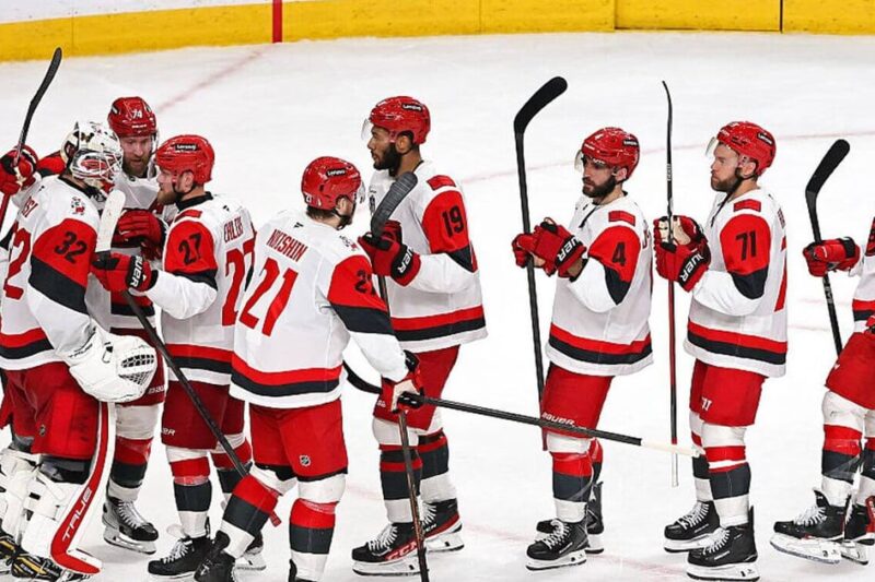 Como os Hurricanes igualaram a final da Stanley Cup com uma vitória no jogo 4 sobre os Golden Knights