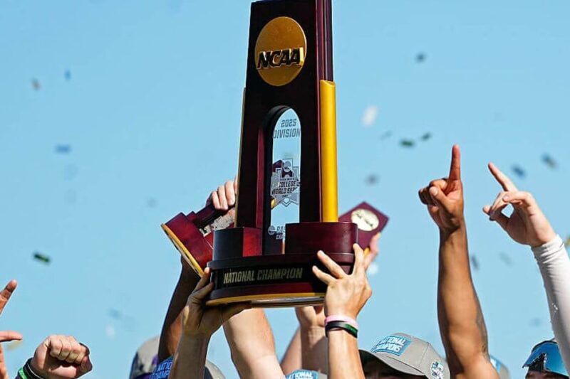 Atualizações ao vivo da College World Series: CWS mais recente com 8 equipes indo para Omaha para o campeonato nacional